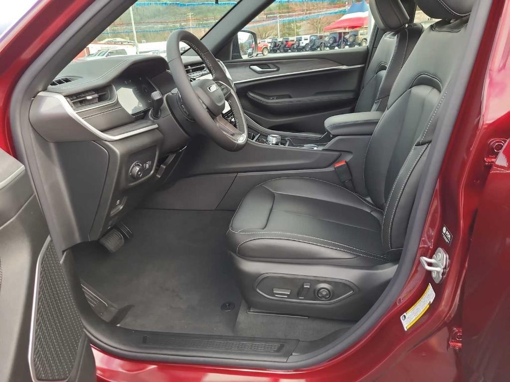 new 2025 Jeep Grand Cherokee car, priced at $55,305
