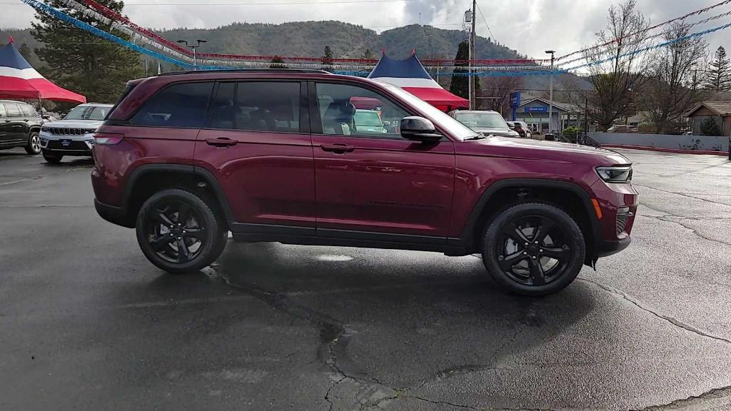 new 2025 Jeep Grand Cherokee car, priced at $55,305