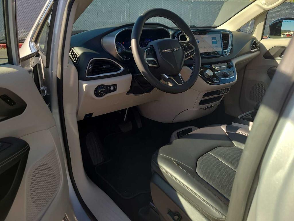 used 2024 Chrysler Pacifica car, priced at $33,677