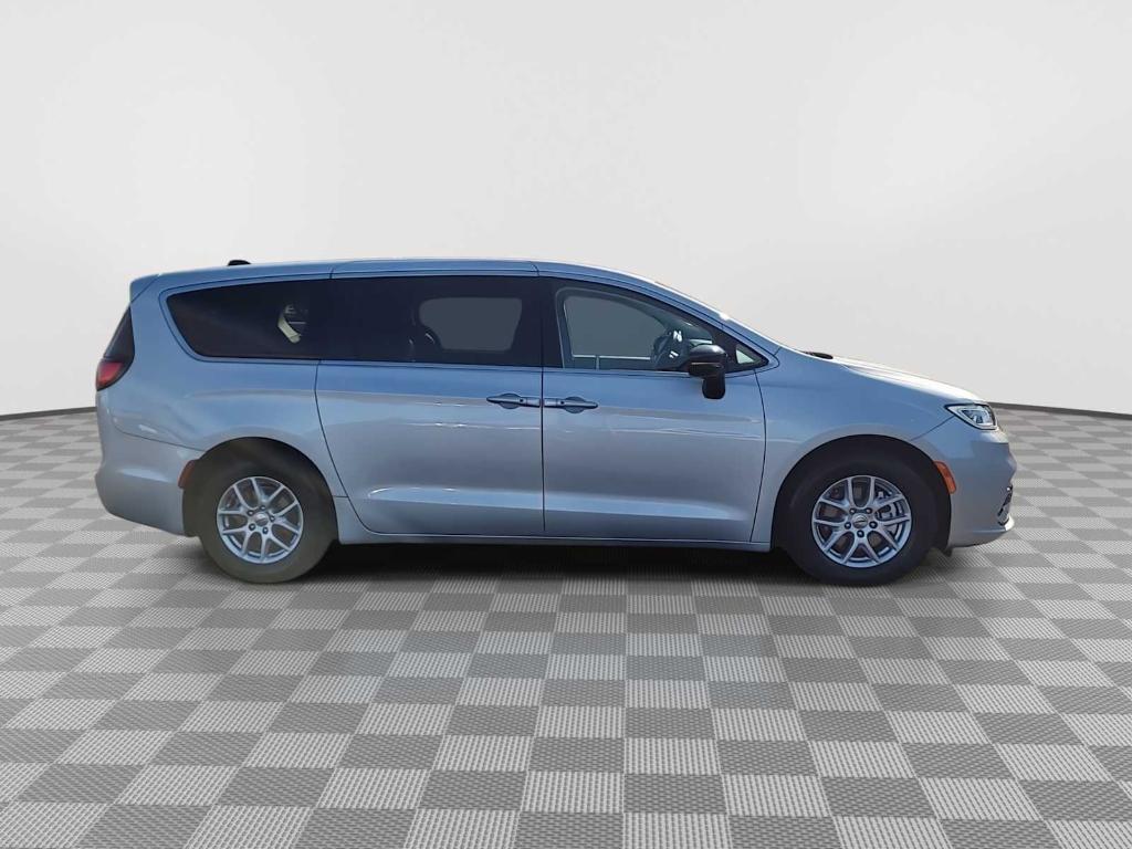 used 2024 Chrysler Pacifica car, priced at $33,677