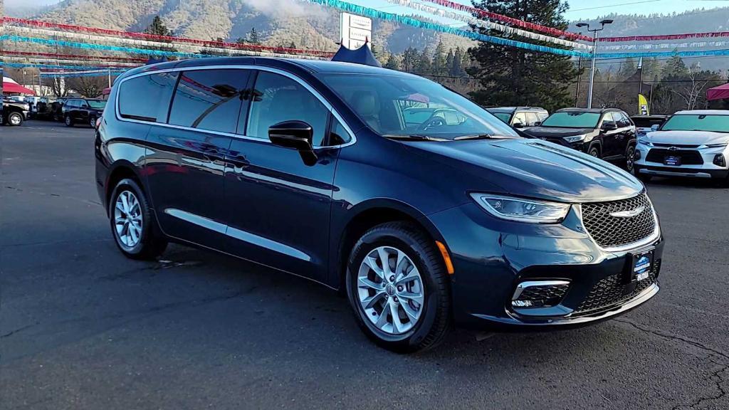 new 2025 Chrysler Pacifica car, priced at $46,999