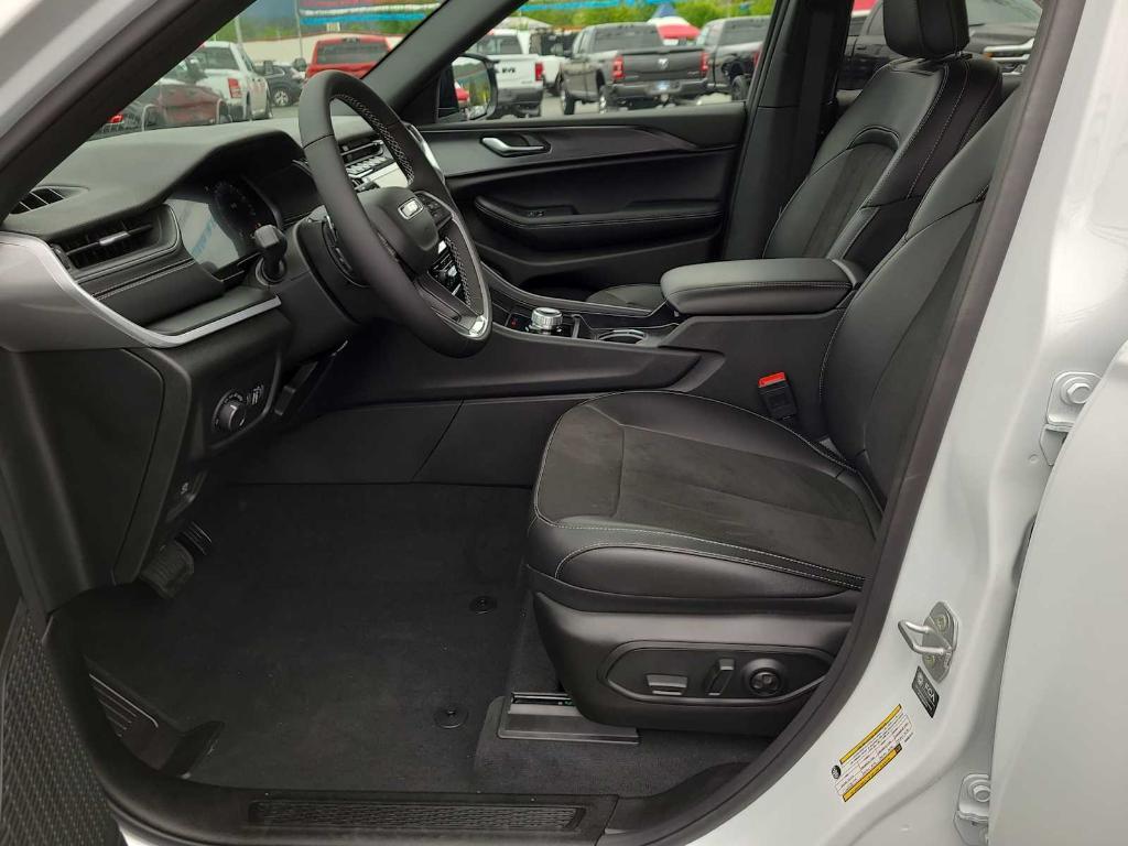 new 2025 Jeep Grand Cherokee L car, priced at $48,880