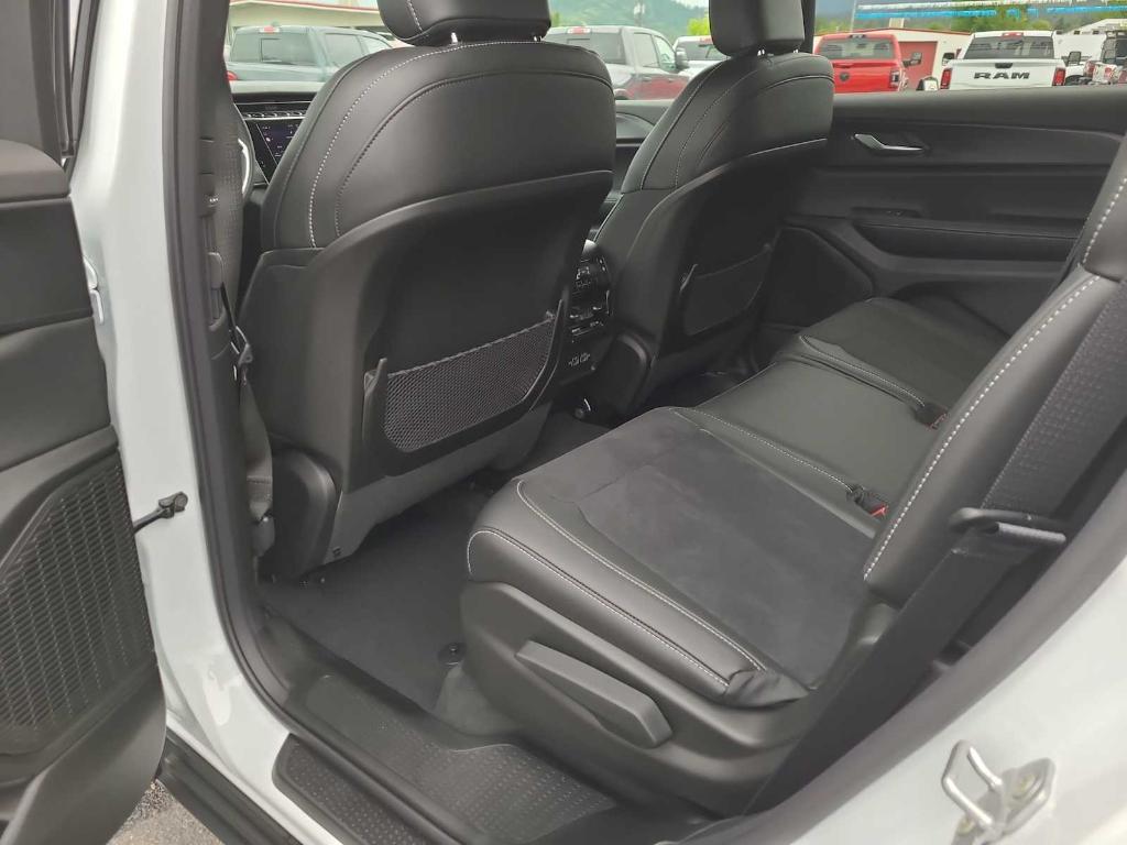 new 2025 Jeep Grand Cherokee L car, priced at $48,880