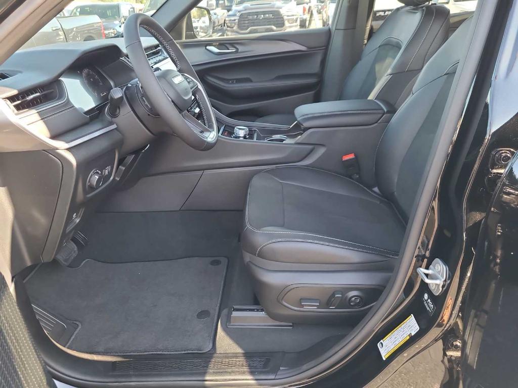 new 2025 Jeep Grand Cherokee L car, priced at $48,431