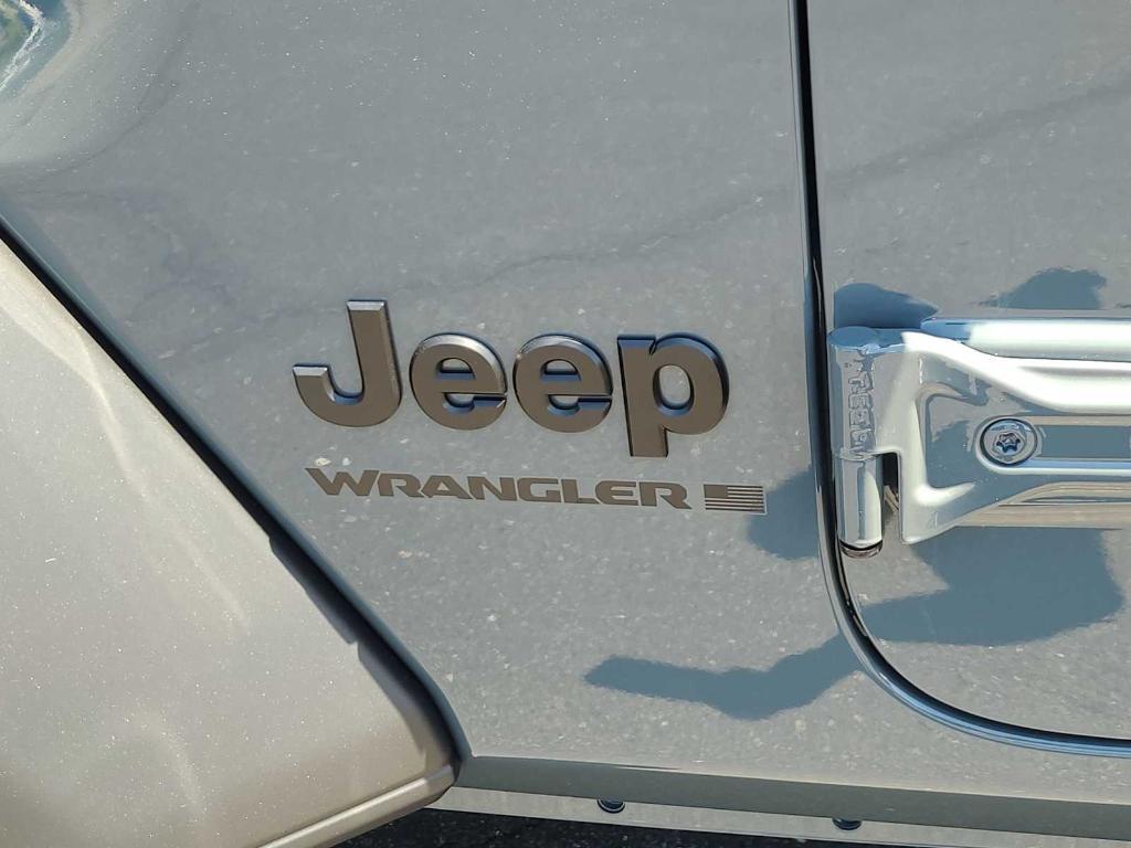 new 2025 Jeep Wrangler car, priced at $44,256