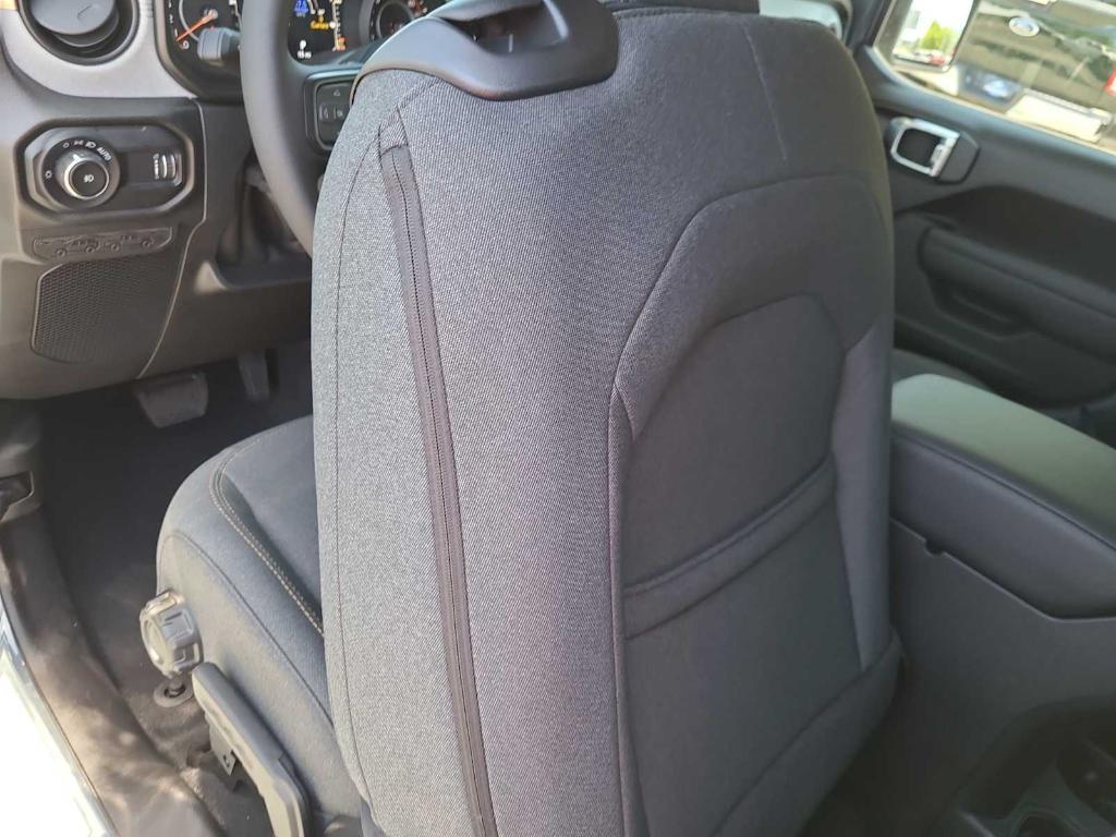 new 2025 Jeep Wrangler car, priced at $44,256