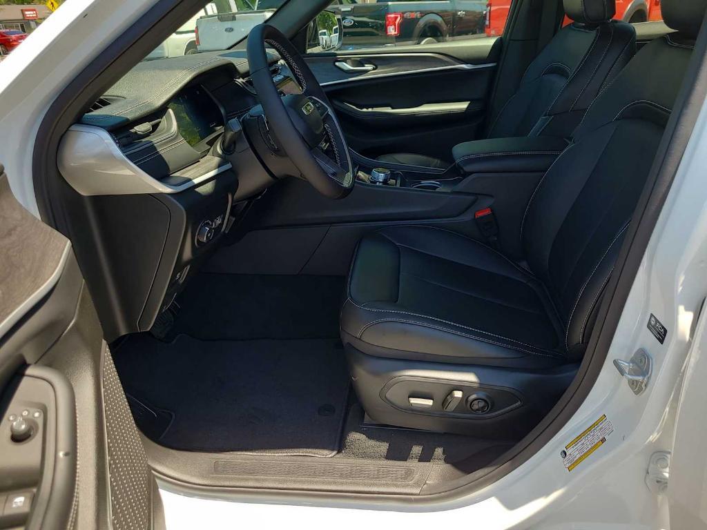 new 2025 Jeep Grand Cherokee car, priced at $42,712