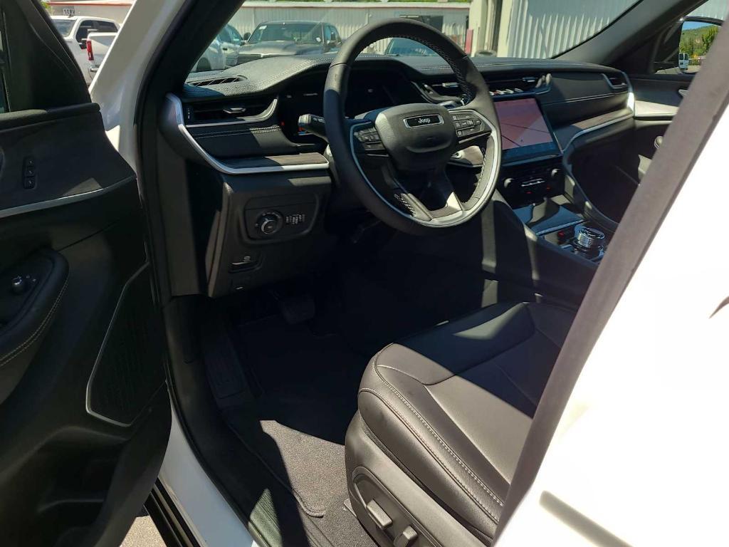 new 2025 Jeep Grand Cherokee car, priced at $42,712