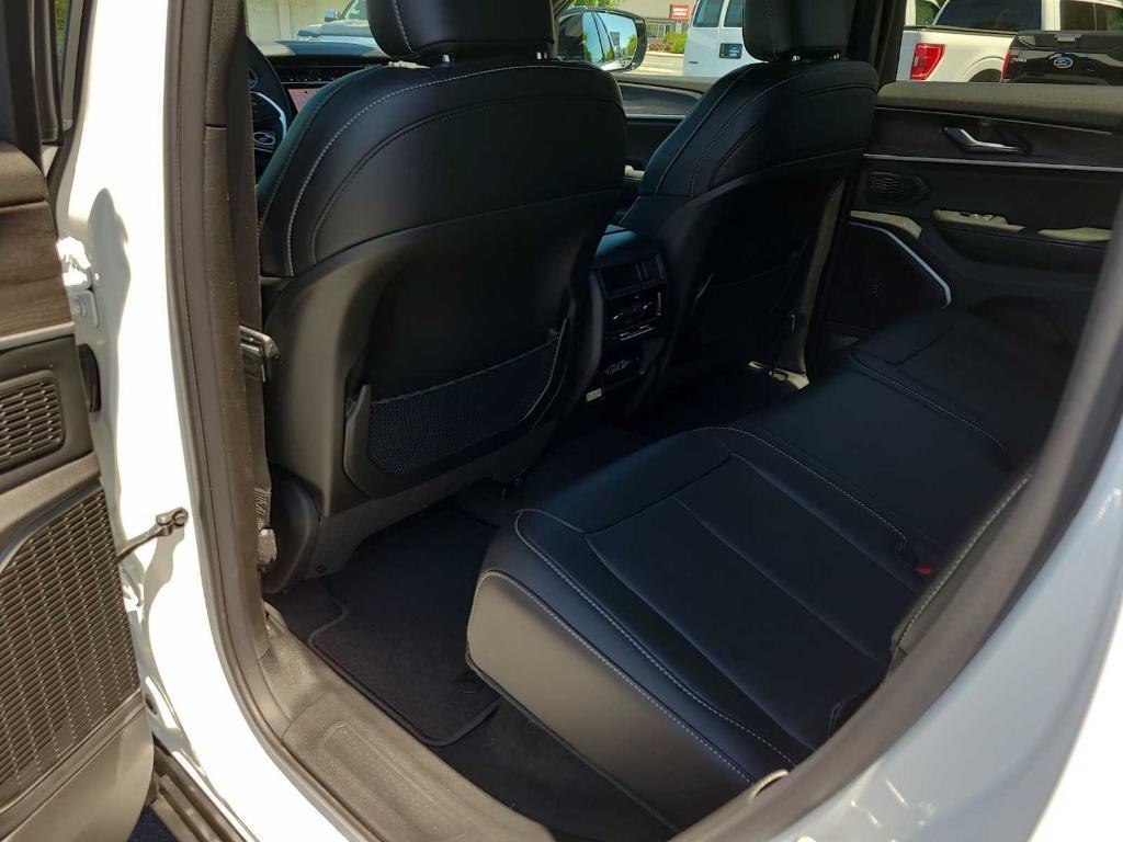 new 2025 Jeep Grand Cherokee car, priced at $42,712