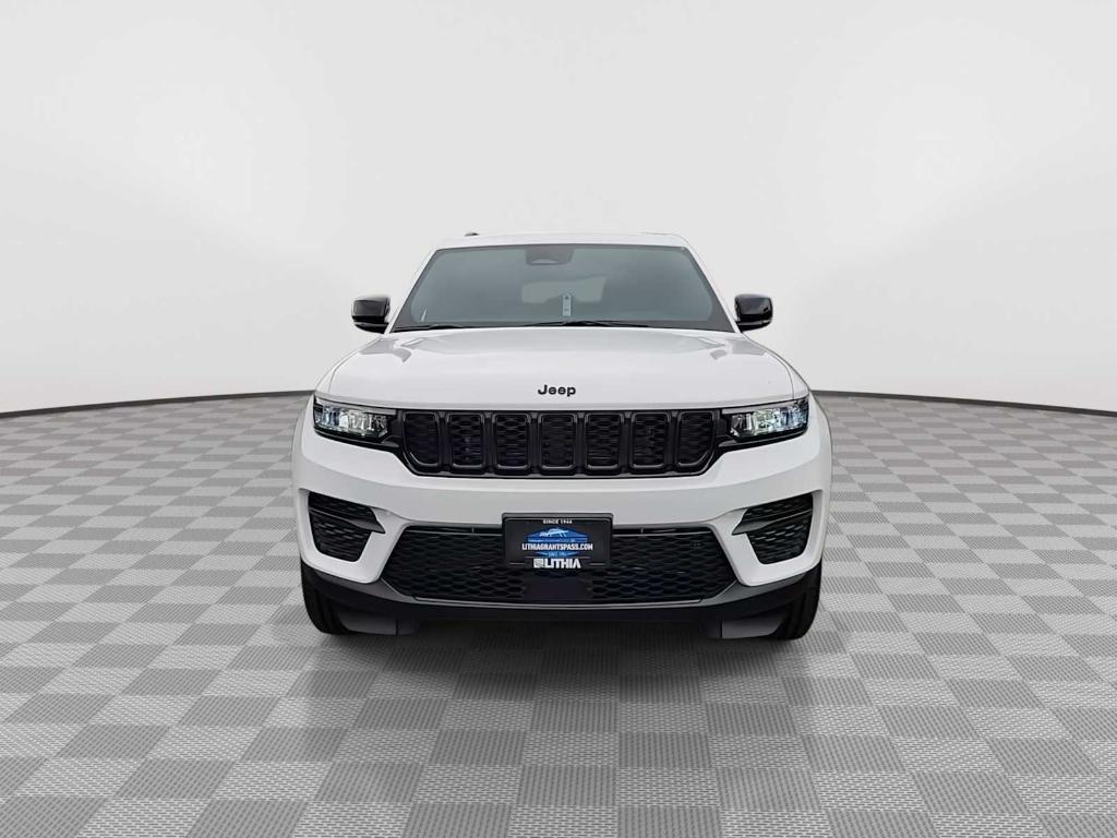 new 2025 Jeep Grand Cherokee car, priced at $39,089