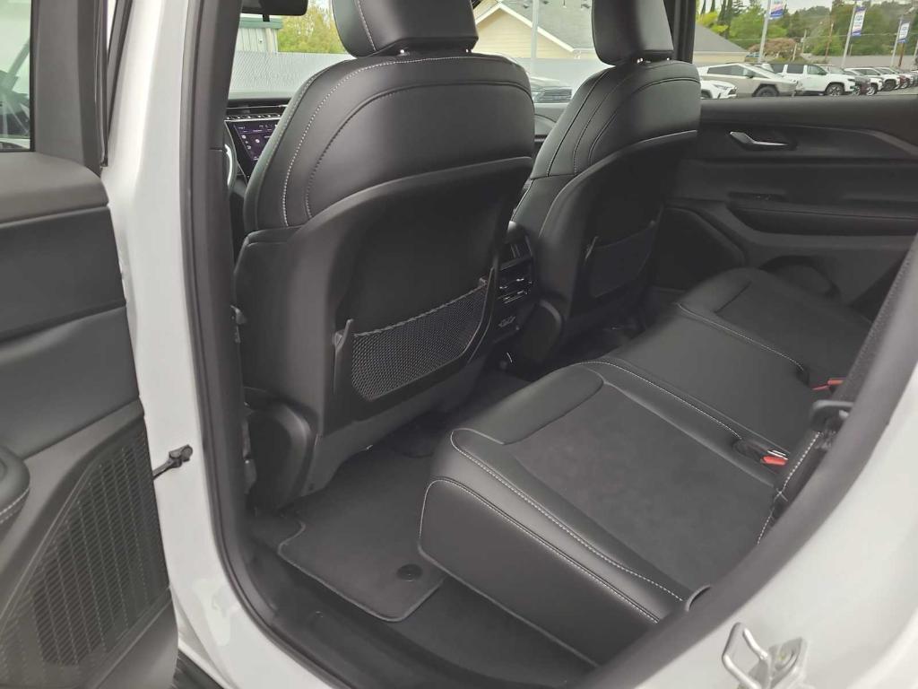 new 2025 Jeep Grand Cherokee car, priced at $39,089