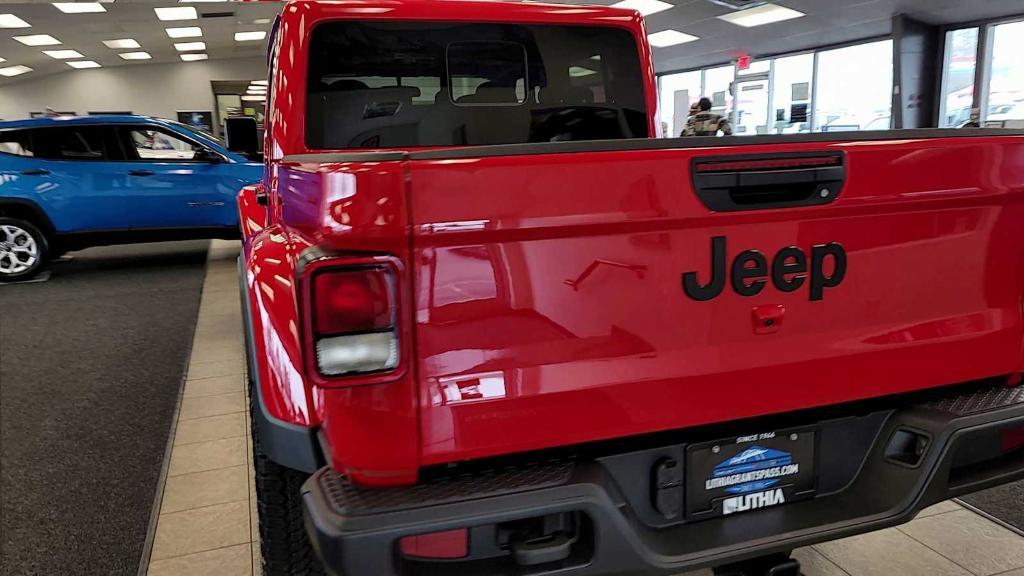 new 2025 Jeep Gladiator car, priced at $41,999