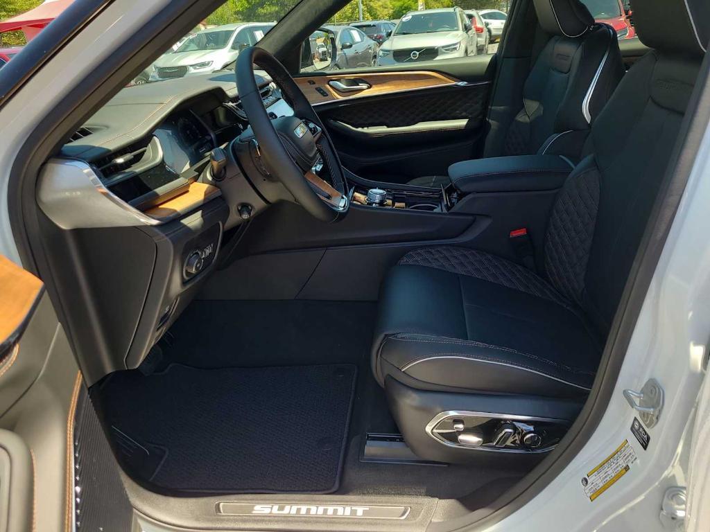 new 2025 Jeep Grand Cherokee car, priced at $59,456