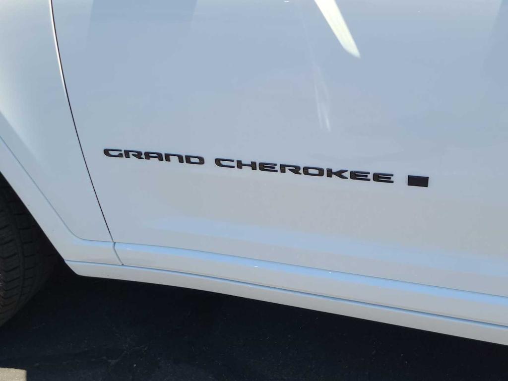 new 2025 Jeep Grand Cherokee car, priced at $59,456