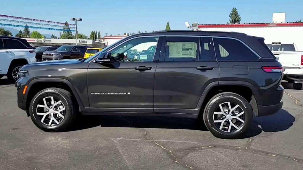 new 2024 Jeep Grand Cherokee car, priced at $46,999