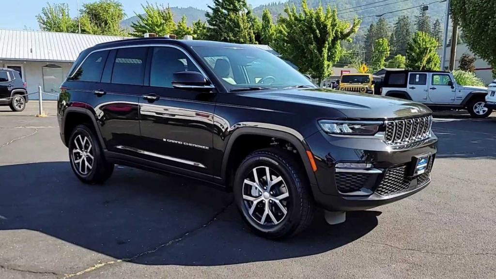 new 2024 Jeep Grand Cherokee car, priced at $46,999