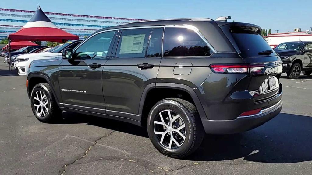 new 2024 Jeep Grand Cherokee car, priced at $46,999