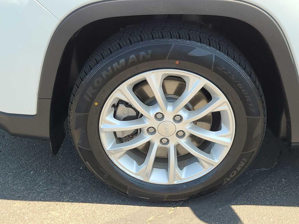 used 2020 Jeep Cherokee car, priced at $14,943