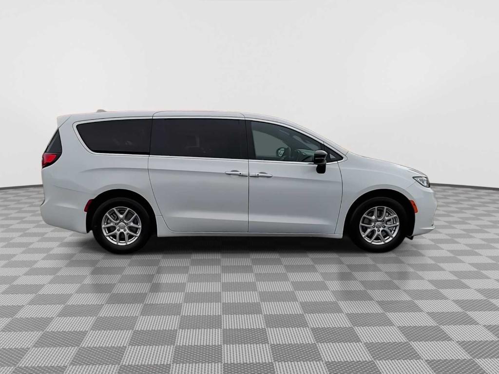 new 2025 Chrysler Pacifica car, priced at $38,748