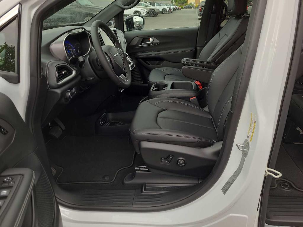 new 2025 Chrysler Pacifica car, priced at $42,998