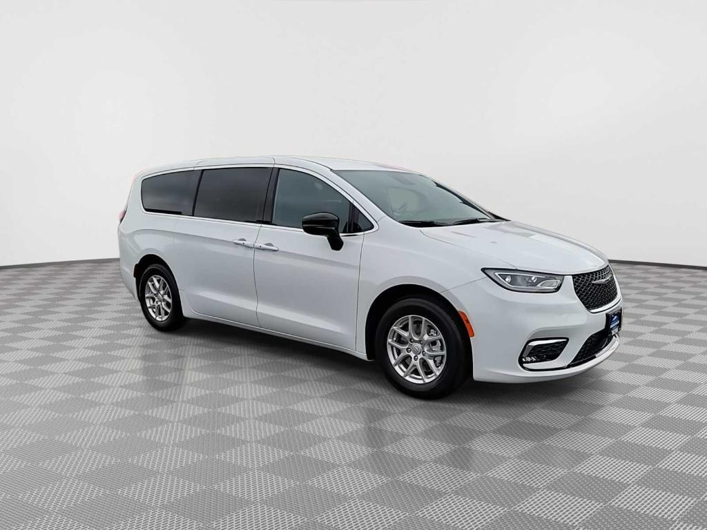 new 2025 Chrysler Pacifica car, priced at $42,998