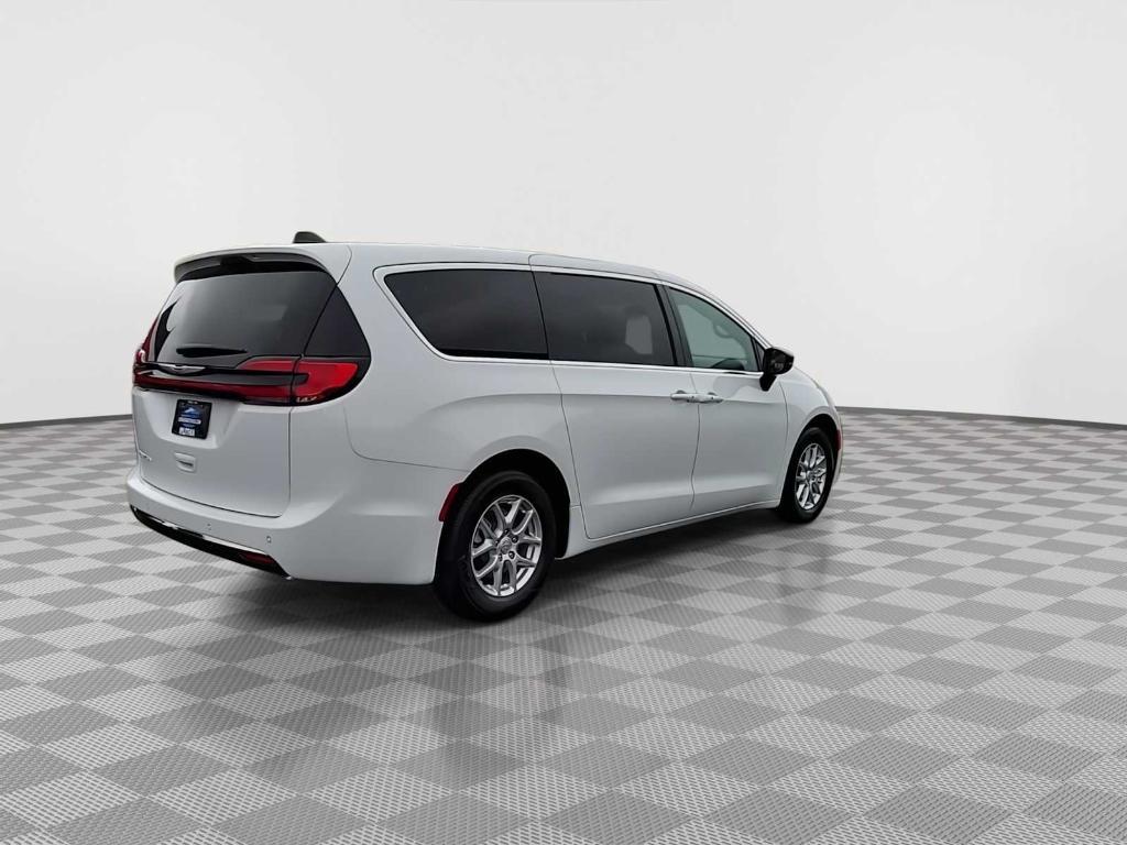 new 2025 Chrysler Pacifica car, priced at $38,748