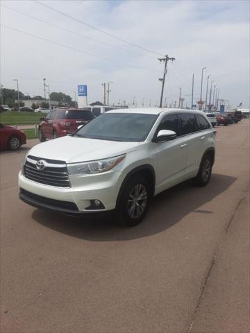 used 2015 Toyota Highlander car, priced at $17,900