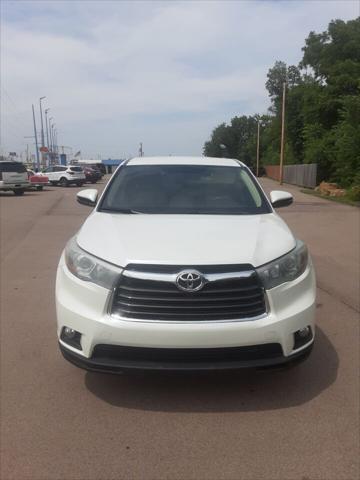 used 2015 Toyota Highlander car, priced at $17,900