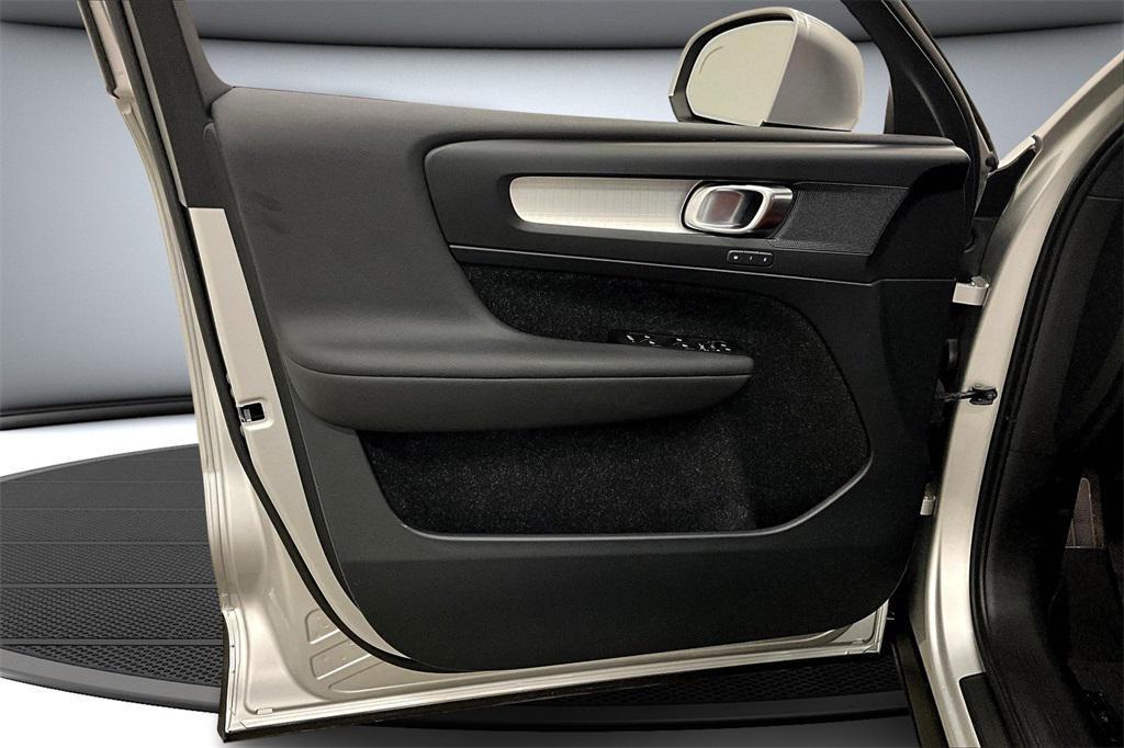 used 2019 Volvo XC40 car, priced at $17,999