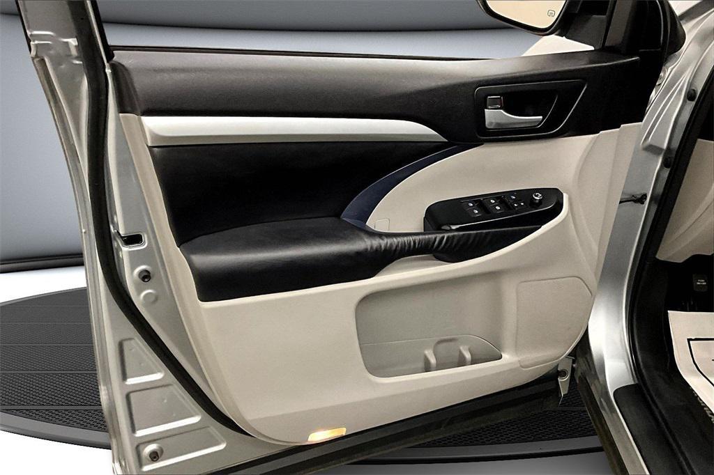 used 2016 Toyota Highlander car, priced at $15,499