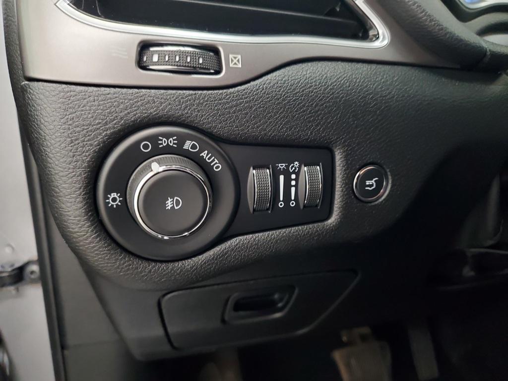used 2021 Jeep Cherokee car, priced at $19,399