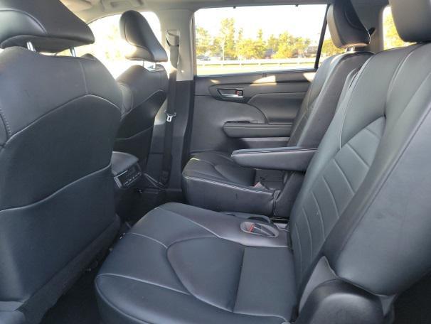 used 2021 Toyota Highlander car, priced at $29,999