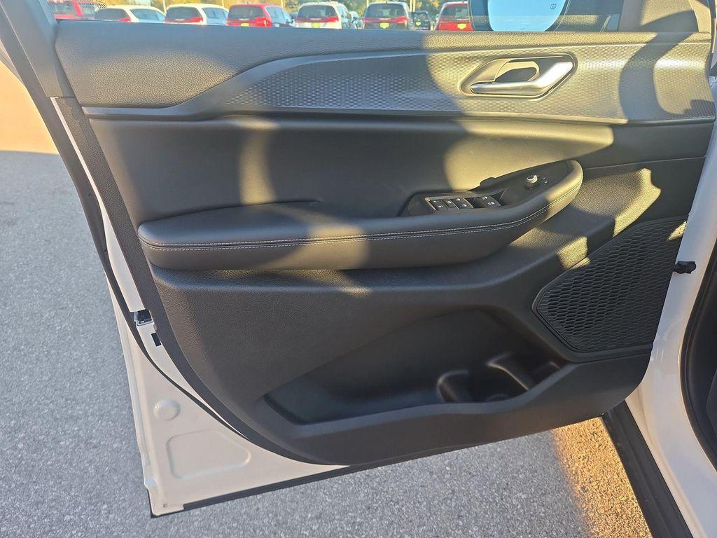 new 2025 Jeep Grand Cherokee car, priced at $41,385