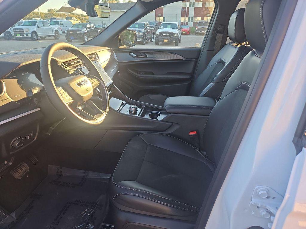 new 2025 Jeep Grand Cherokee car, priced at $41,385