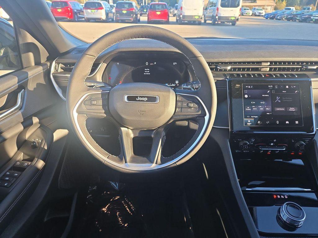 new 2025 Jeep Grand Cherokee car, priced at $41,385