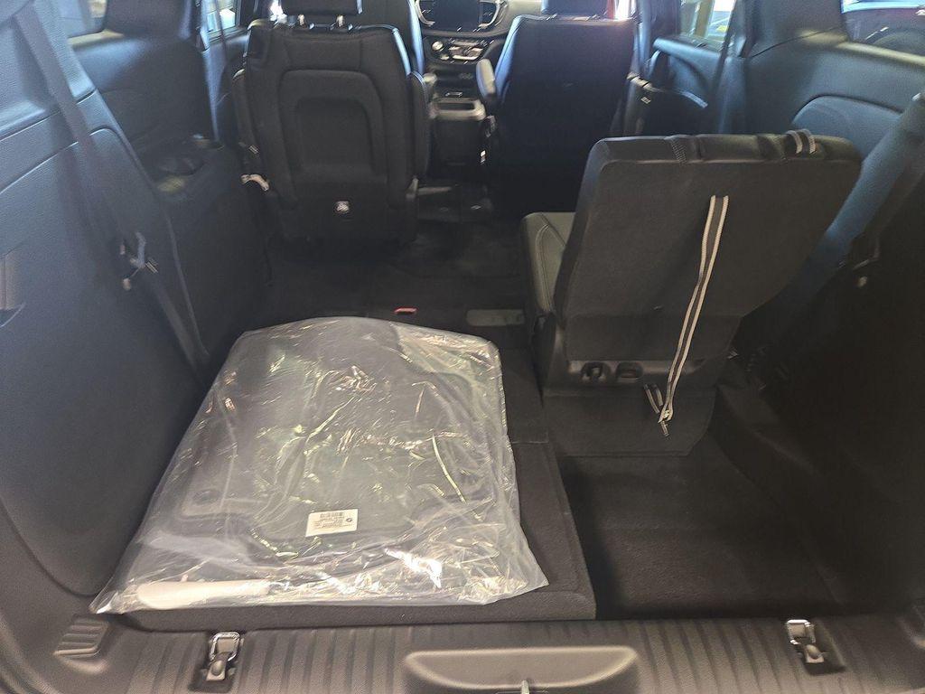 new 2025 Chrysler Pacifica car, priced at $39,490