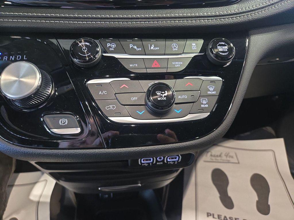 new 2025 Chrysler Pacifica car, priced at $39,490