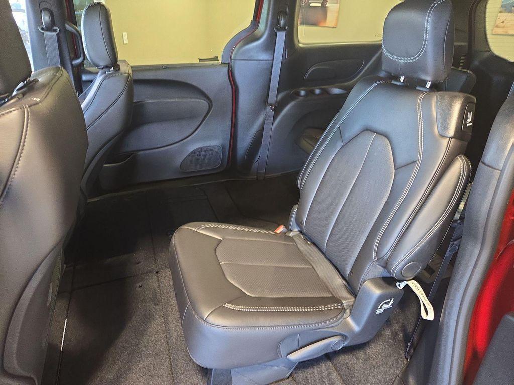 new 2025 Chrysler Pacifica car, priced at $39,490