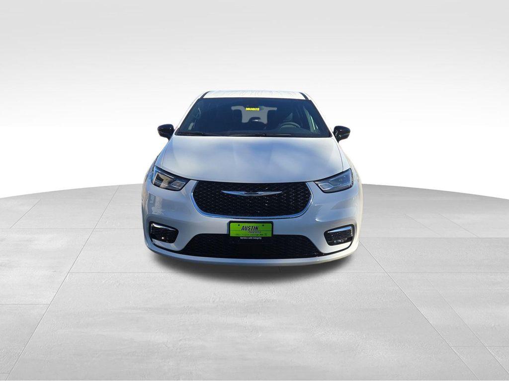 new 2026 Chrysler Pacifica car, priced at $45,277