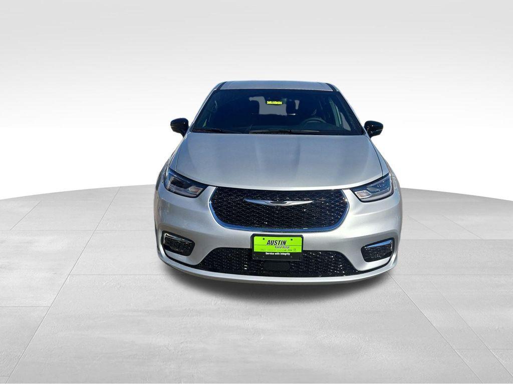 new 2026 Chrysler Pacifica car, priced at $45,453