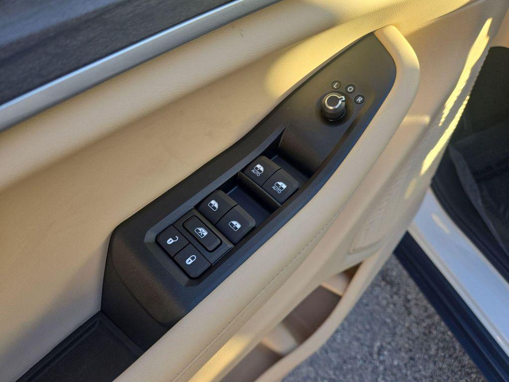 new 2025 Jeep Grand Cherokee L car, priced at $49,548