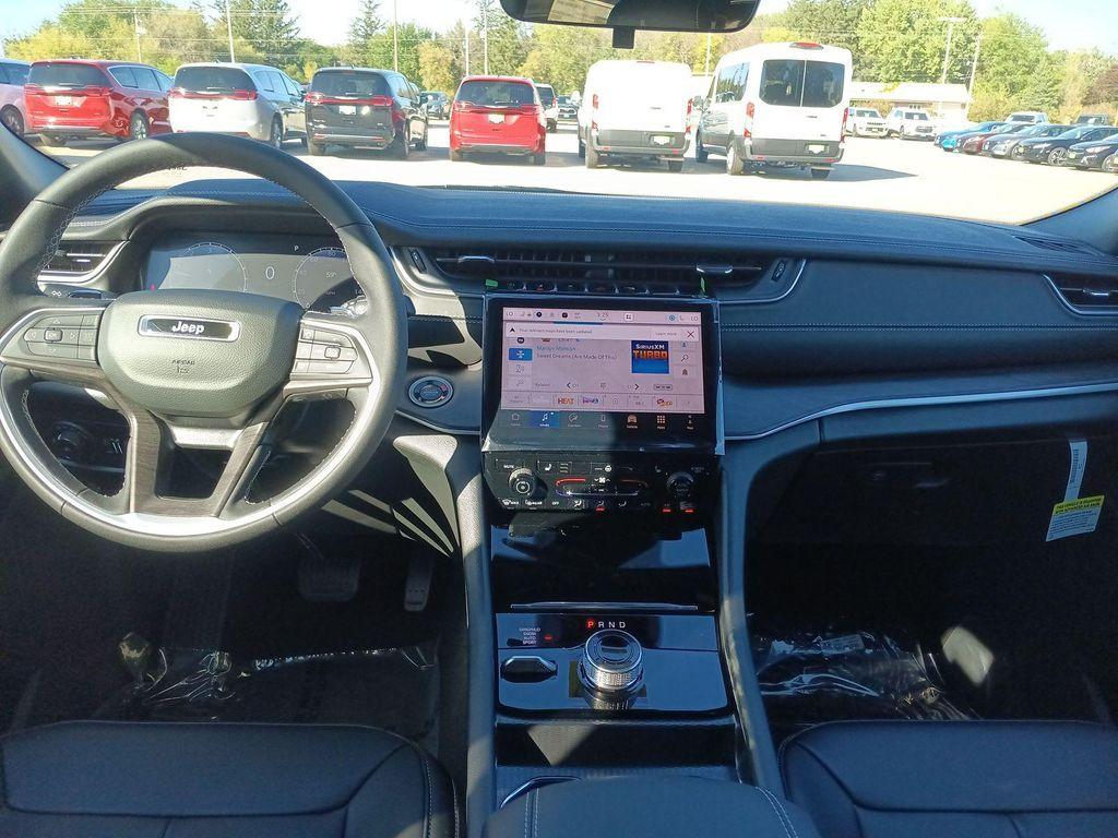new 2025 Jeep Grand Cherokee car, priced at $43,388