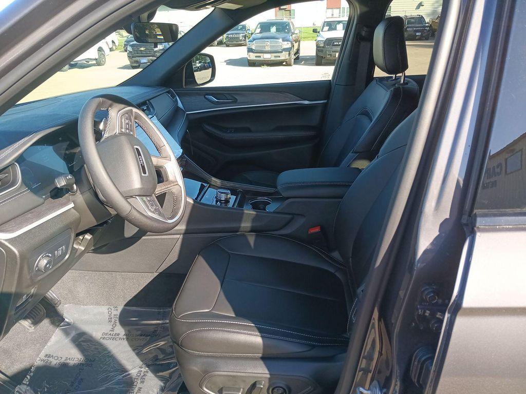 new 2025 Jeep Grand Cherokee car, priced at $43,388