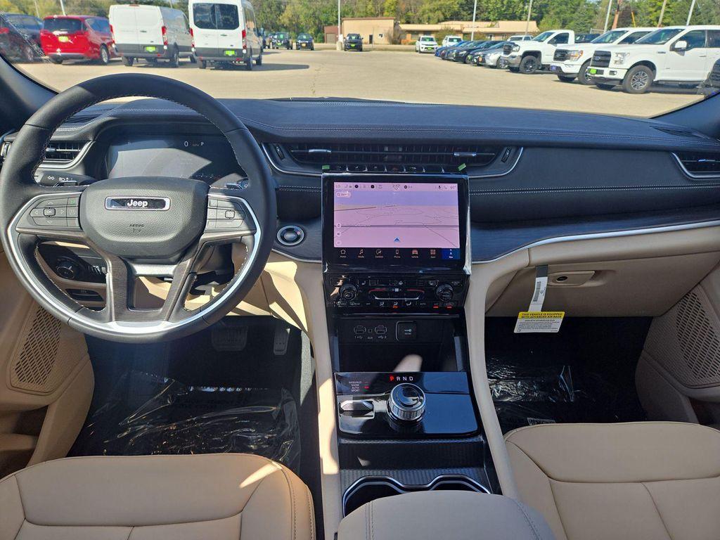 new 2025 Jeep Grand Cherokee car, priced at $44,852