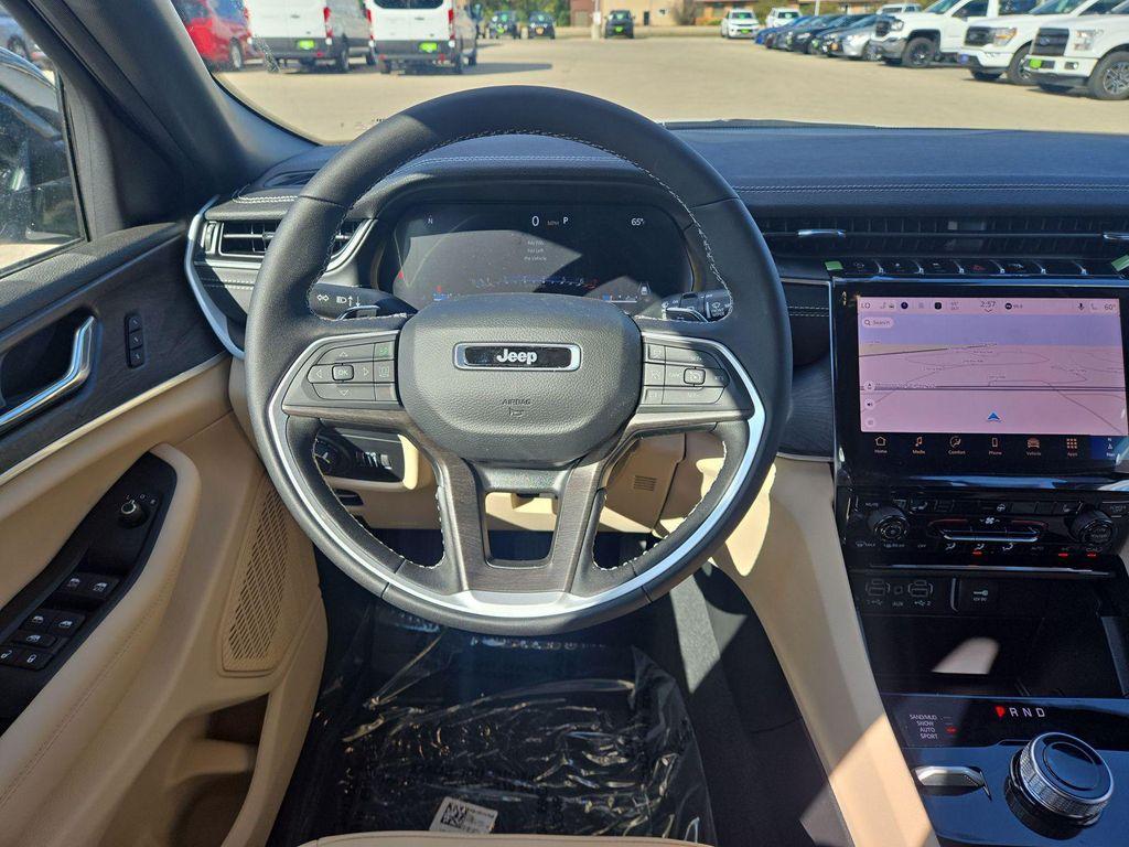 new 2025 Jeep Grand Cherokee car, priced at $44,852
