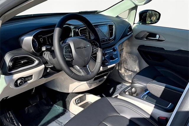 new 2024 Chrysler Pacifica car, priced at $46,790