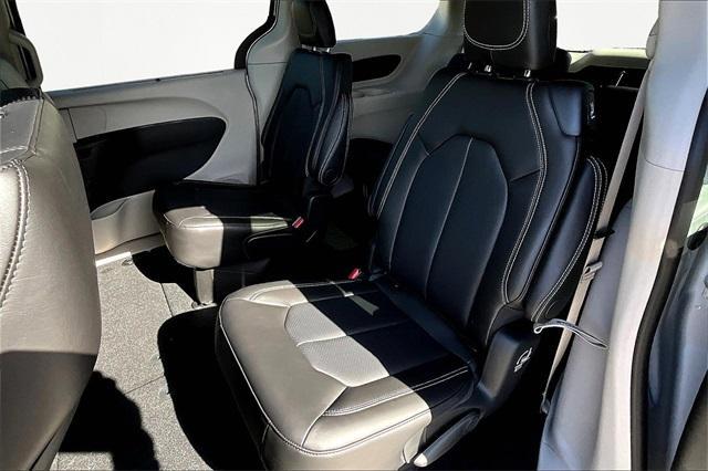 new 2024 Chrysler Pacifica car, priced at $46,790