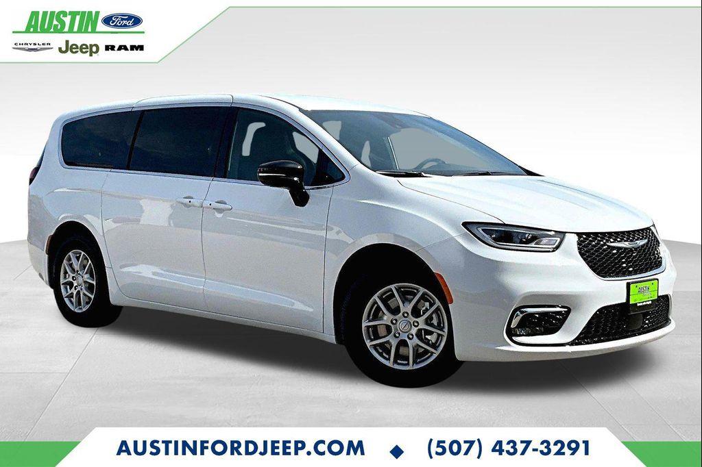 new 2025 Chrysler Pacifica car, priced at $39,325