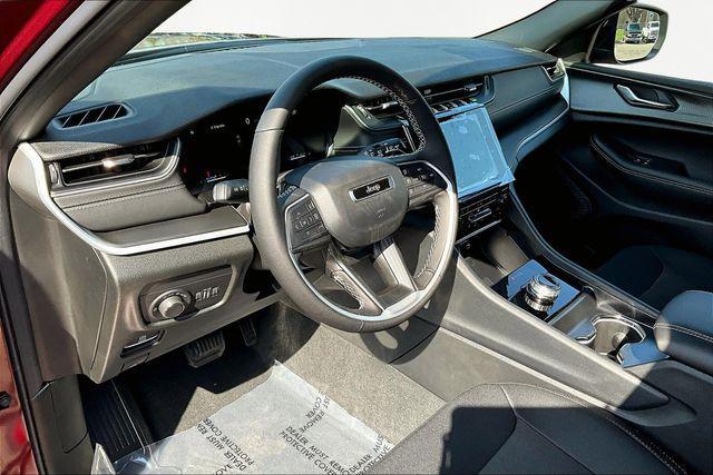 new 2025 Jeep Grand Cherokee car, priced at $42,677