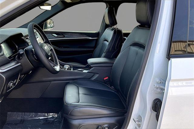 new 2025 Jeep Grand Cherokee car, priced at $43,902